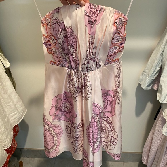 Gorgeous Tibi Silk Mini Dress / Size: 4 - Picture 2 of 6